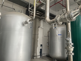 永康研究院不銹鋼儲(chǔ)氣罐現(xiàn)場(chǎng)安裝 (4)