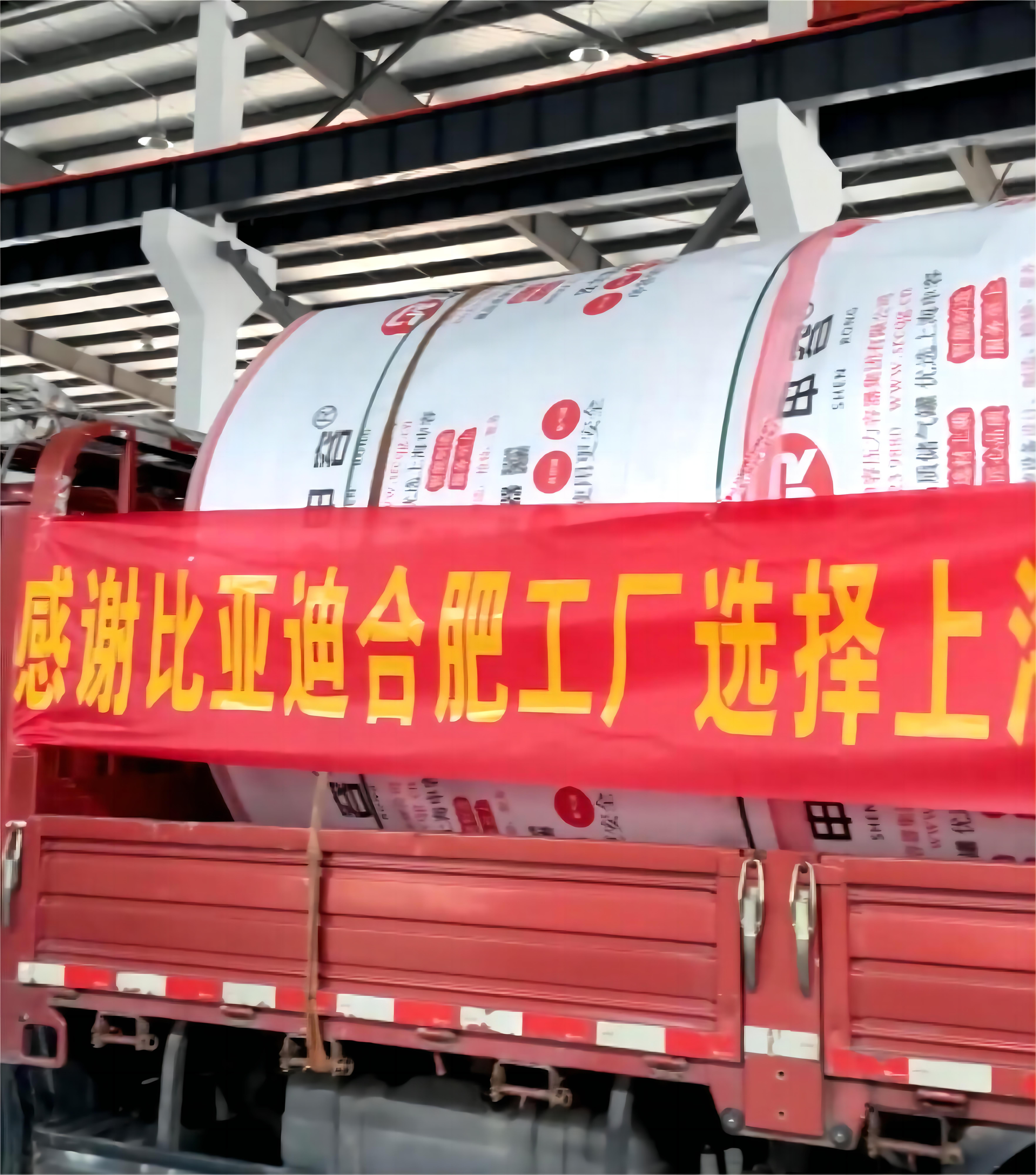 在采購新的儲氣罐時，您應(yīng)該注意以下幾個關(guān)鍵方面： 合規(guī)性 - 確保儲氣罐的設(shè)計、制造和檢驗(yàn)符合國家頒布的法律法規(guī)和安全技術(shù)規(guī)范，如GB 150《壓力容器》標(biāo)準(zhǔn)或者NB/T 47052等相關(guān)標(biāo)準(zhǔn)。 設(shè)計要求 - 根據(jù)您的需求選擇合適的設(shè)計壓力、容積和材質(zhì)。